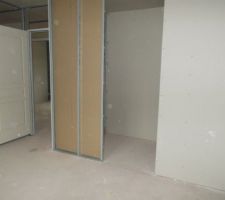 Chambre avec dressing.