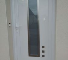 Film opacifiant dépoli sur la porte d'entrée