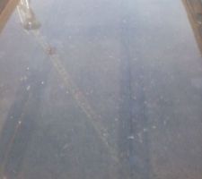 Ceci est le toit de mon garage (toit terrasse), l'eau ne s'&eacute;coule pas, c'est une vraie piscine et un futur nid &agrave; moustiques en p&eacute;riode estivale...