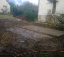 Les trous pour les fondations sont &agrave; pr&eacute;sent creus&eacute;s.