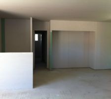 Niche de la cuisine pour armoire   frigo