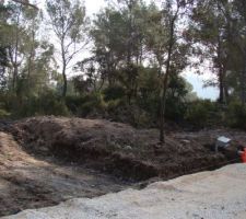 La voirie est presque termin&eacute;e, ils font l'entr&eacute;e du terrain.