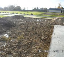 Le trou autour de la maison a été rebouché =)