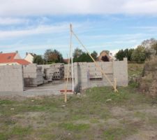 &Eacute;l&eacute;vation des murs du RdC en cours