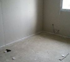 Pose des cloisons intérieures. Chambre 1