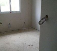 Pose des cloisons intérieures. Chambre 2