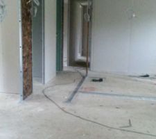 Pose des cloisons intérieures. Vue du salon