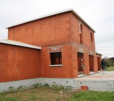 Appui de fenêtres et charpente terminés