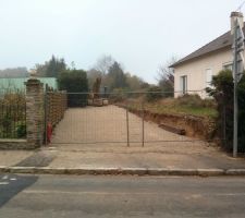 Chemin d'acc&egrave;s - Gravillons (plan large)