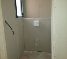 WC parent, où la fenetre sur le plan a été difficile à positionner (du fait des murs extérieurs), mais ça passe :)