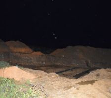 D&eacute;but des fondations. D&eacute;sol&eacute; pour la luminosit&eacute;, je n'ai pu prendre ces photos que de nuit.