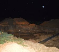D&eacute;but des fondations. D&eacute;sol&eacute; pour la luminosit&eacute;, je n\'ai pu prendre ces photos que de nuit.