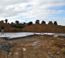 &Eacute;l&eacute;vation du vide sanitaire et pose des hourdis, Depuis la dalle a &eacute;t&eacute; coul&eacute;.