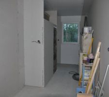 Cellier (avec la niche pour l'encastrement des meubles de cuisine)