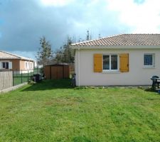 L'extension en ossature bois reprendra la couverture existante, et ira jusqu'à la mitoyenneté.