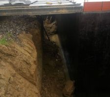 Etancheite!et affessement de la terre du aux pluies de ces derniers jours!
et hourdi terrase!