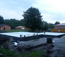 Première étape du plancher hourdis - arrivée des réseaux