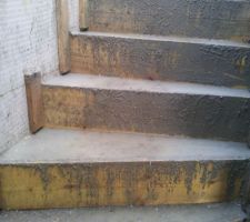 Toit non present  =  escalier beton trés mouillé ...