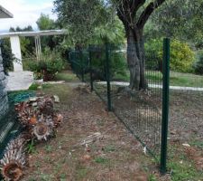 Pose cl&ocirc;tures Axor entre les terrains