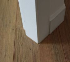 Finition du parquet autour des montants de portes
