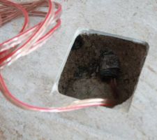 Passage des c&acirc;bles d'enceintes