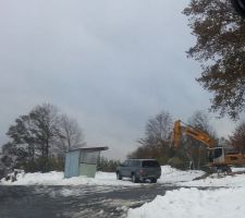 La pelle est en place sur le terrain