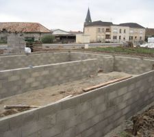 22/11/13-Maçonnerie du vide sanitaire en cours