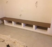 Meuble TV en béton cellulaire... Sur mesure... On en est fier de celui-là !