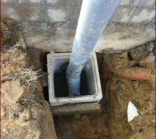 Regard des eaux usées en sortie de maison