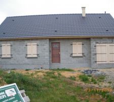 Porte entrée ,portes garage et volets posés ,facade avant