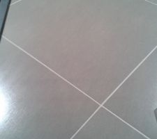 Un autre carrelage de chez VM Carital. Très légèrement rosé, ce qui fait que je préfère les 2 autres; mais à priori il est de meilleure qualité.