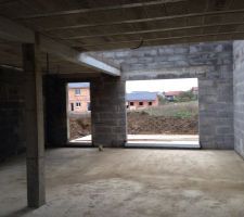 Rdc côté arrière , la cuisine sera à gauche et salle à manger à droite