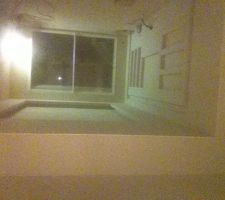 Mur tv et plafond fini d'etre plaqu&eacute;