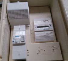 Voil&agrave; le coffret de chantier tel que je l ai achet&eacute;. Ne faites pas comme moi achetez en un avec les prises d&eacute;j&agrave; install&eacute;es