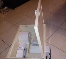 Voil&agrave; apr&egrave;s des heures sur Internet pour savoir comment faire. Je pense y &ecirc;tre arriv&eacute; mais rien de sur. Donc si il y a un &eacute;lectricien qui regarde la photo si il peu me dire si tout est ok. J ai ajout&eacute; un disjoncteur 16A raccord&eacute; au diff&eacute;rentiel, et du disjoncteur je suis parti au 2 prises et en laissant la terre que je vais faire repartir jusqu'&agrave; mon piquet de terre &agrave; l'aide d'une borne.