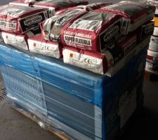 Nous avons pris possession de notre carrelage, celui la c'est pour tout le rdc. Au total plus d'1 tonne de marchandises!!!