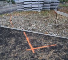 La maison mort sur l'enrobé