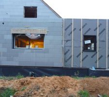 Coulissant cuisine et fenêtre cellier.