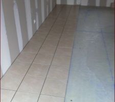 En 33 * 33.
il sera au rdc de partout sauf dans la chambre   sdb à l\\\'étage
