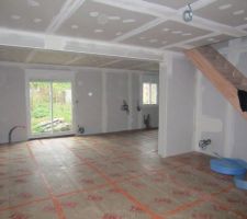 Préparation des sols du salon séjour avant la pose du carrelage