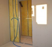 Aperçu l'emplacement où sera installé la scrigno située entre la chambre du RDC et salle de bain
