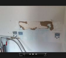 Trou dans mur avant tablette