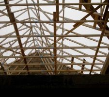 Charpente pos&eacute;e, vue du dessous