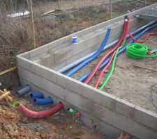 Samedi 30/11 Le vide sanitaire se monte et il est déja bien avancé