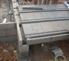 Samedi 30/11 Le vide sanitaire se monte et il est déja bien avancé (Porche d'entrée de la maison)