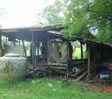 La maison de la grand mère a l'abandon depuis des décennies