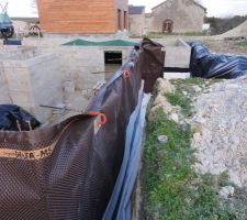 Pose du géotextile et drain routier