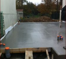 La dalle a été coulée !
Cool