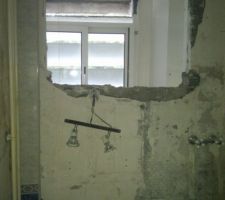SdB - Pendant : Mur Cellier/Douche abattu en partie