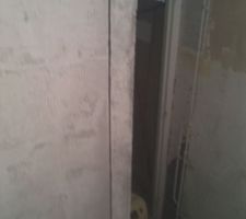 SdB - Pendant : découpe de l'angle de mur pour élargir le passage
